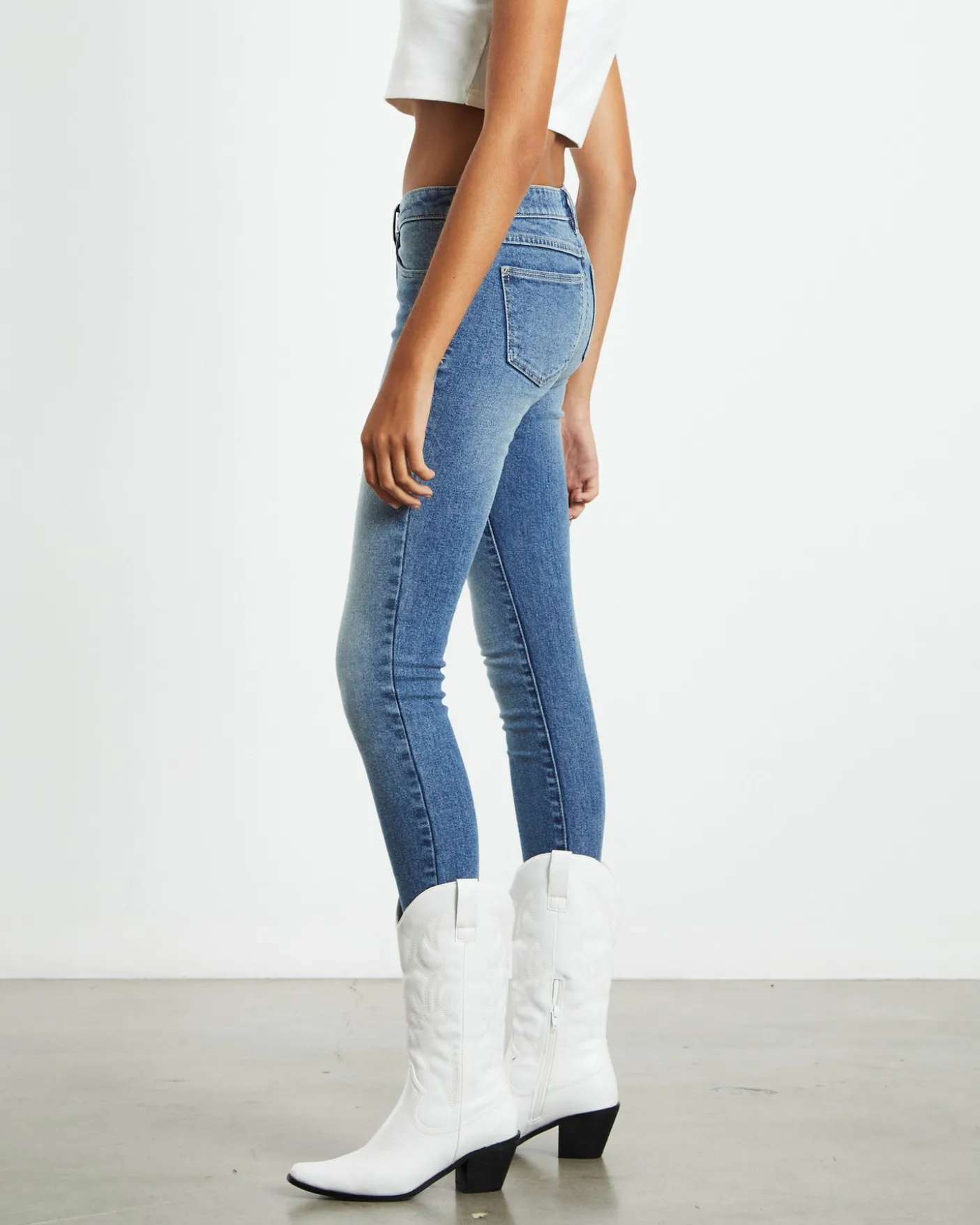 A 99 Low Rise Skinny Jeans Amalie Blue