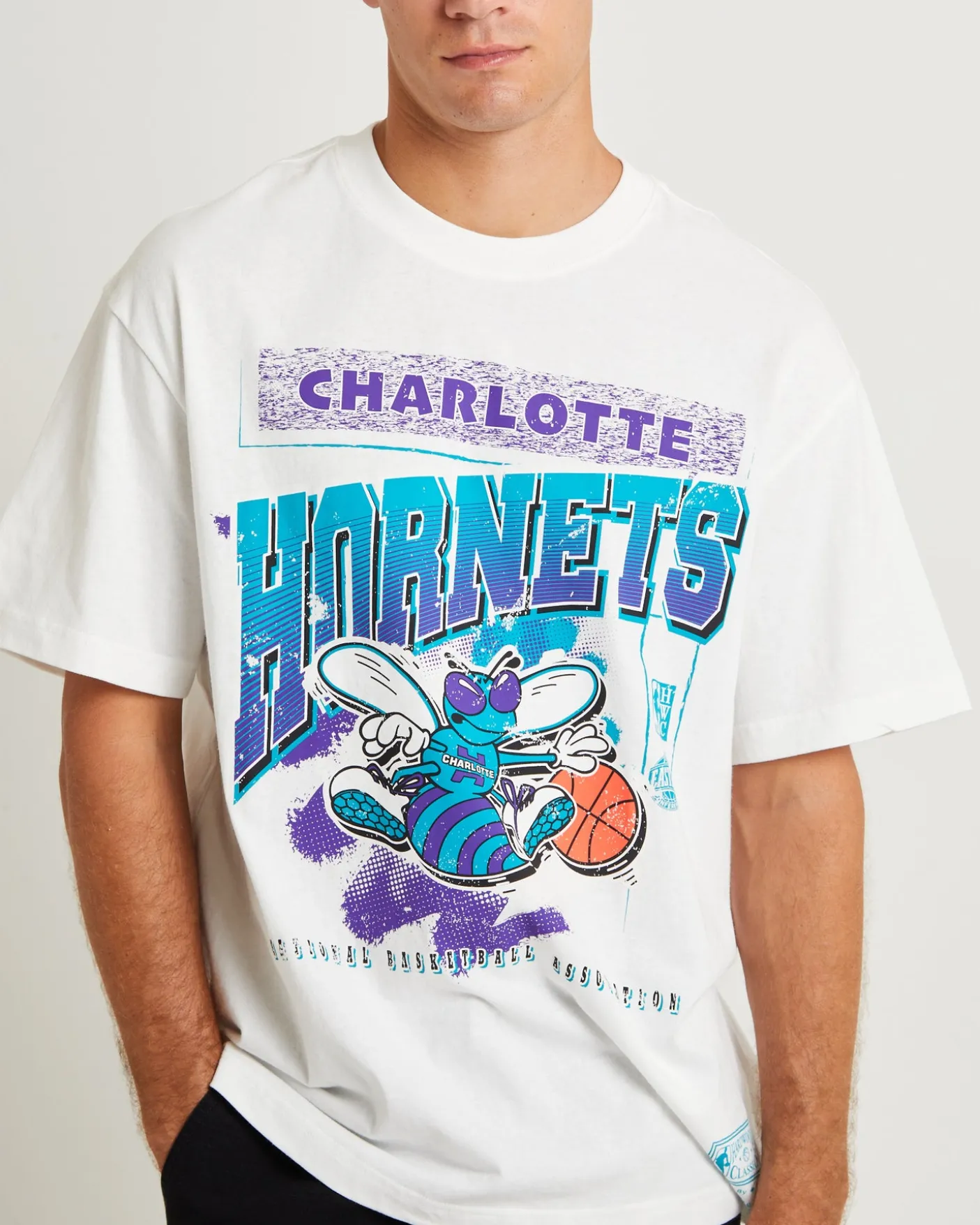 Brush Off 2.0 Hornets Short Sleeve T-Shirt Vintage White