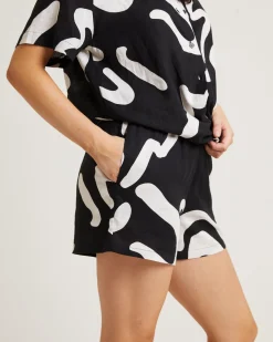 Charlie Swirl Shorts in Black