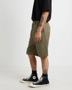 Distent Walkshorts in Cadet Green