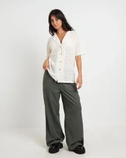 Fade Lace Short Sleeve Shirt in Cream