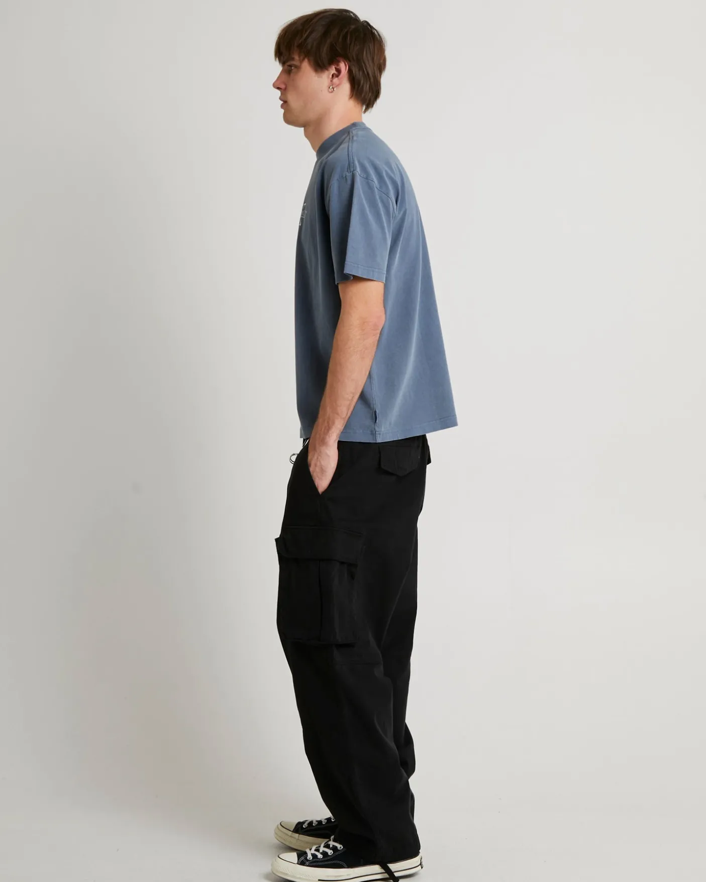 Gaze Cropped T-Shirt