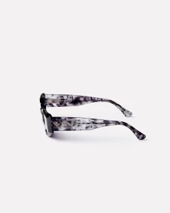 Guilty Sunglasses in Black Tortoise/Grey