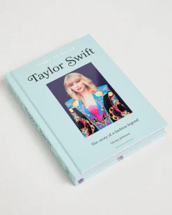 Icons Of Style: Taylor Swift