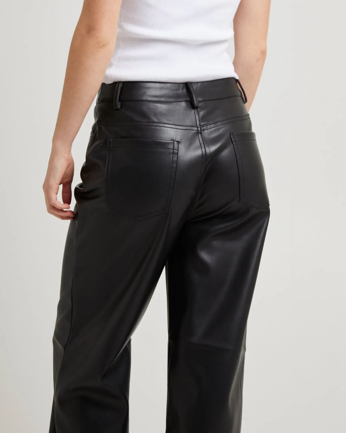 Jadey Relaxed PU Pants Black