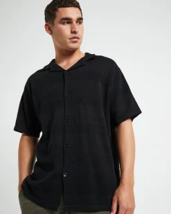 Knitted Short Sleeve Resort Shirt in Black