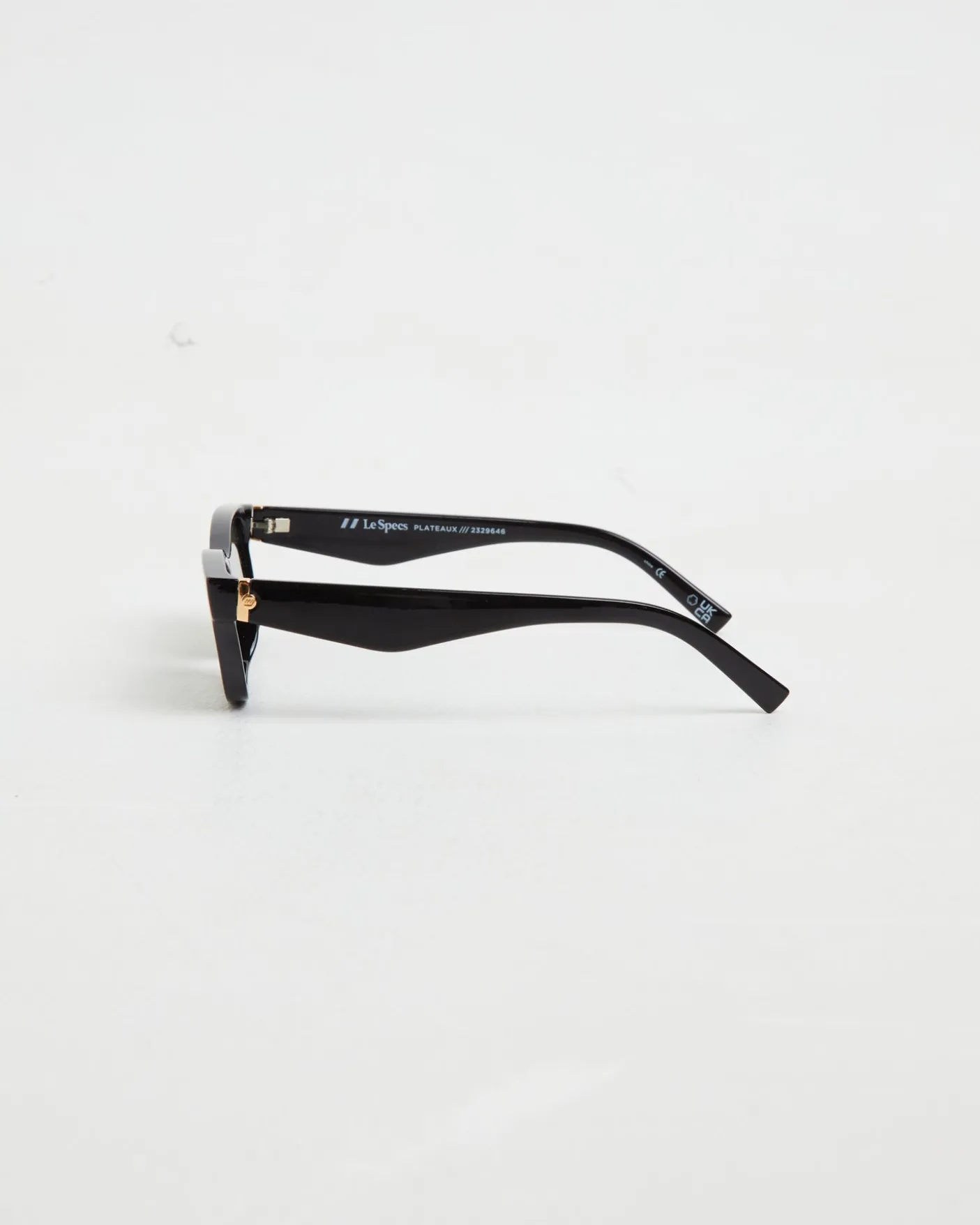 Le Sustain Plateaux Sunglasses in Black/Khaki Mono