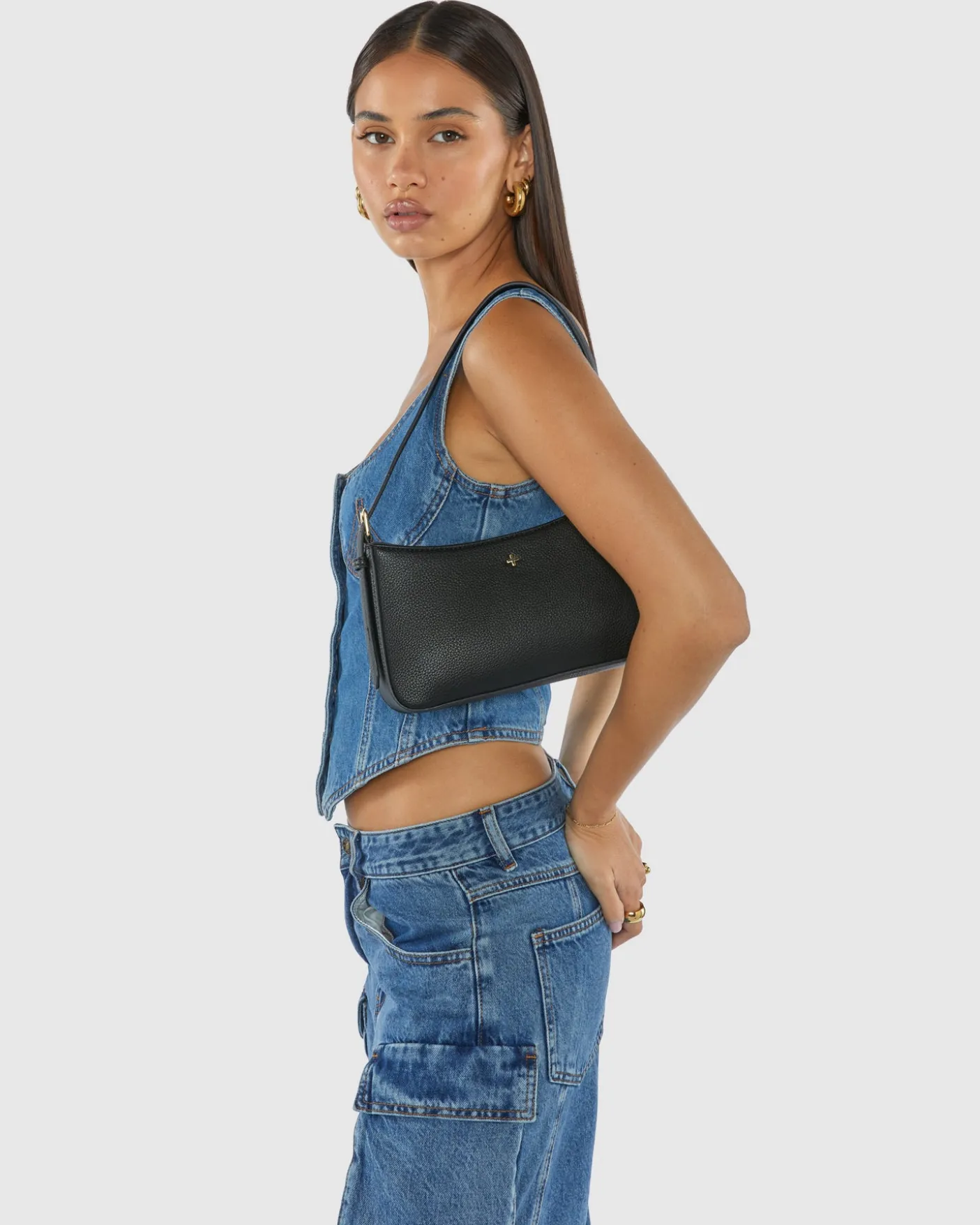 Lilu Shoulder Bag in Black Pebble Gold