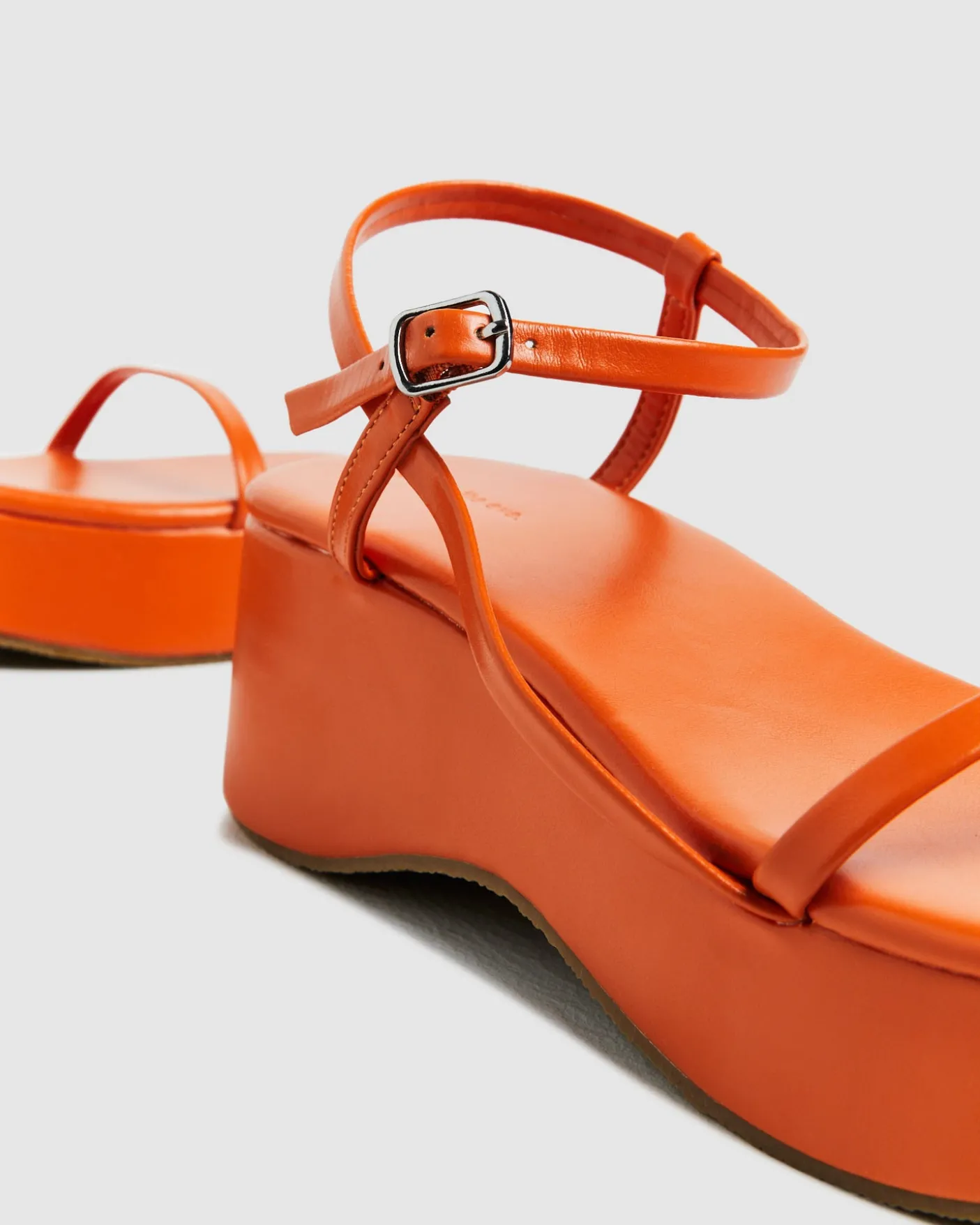 Lola Flatform