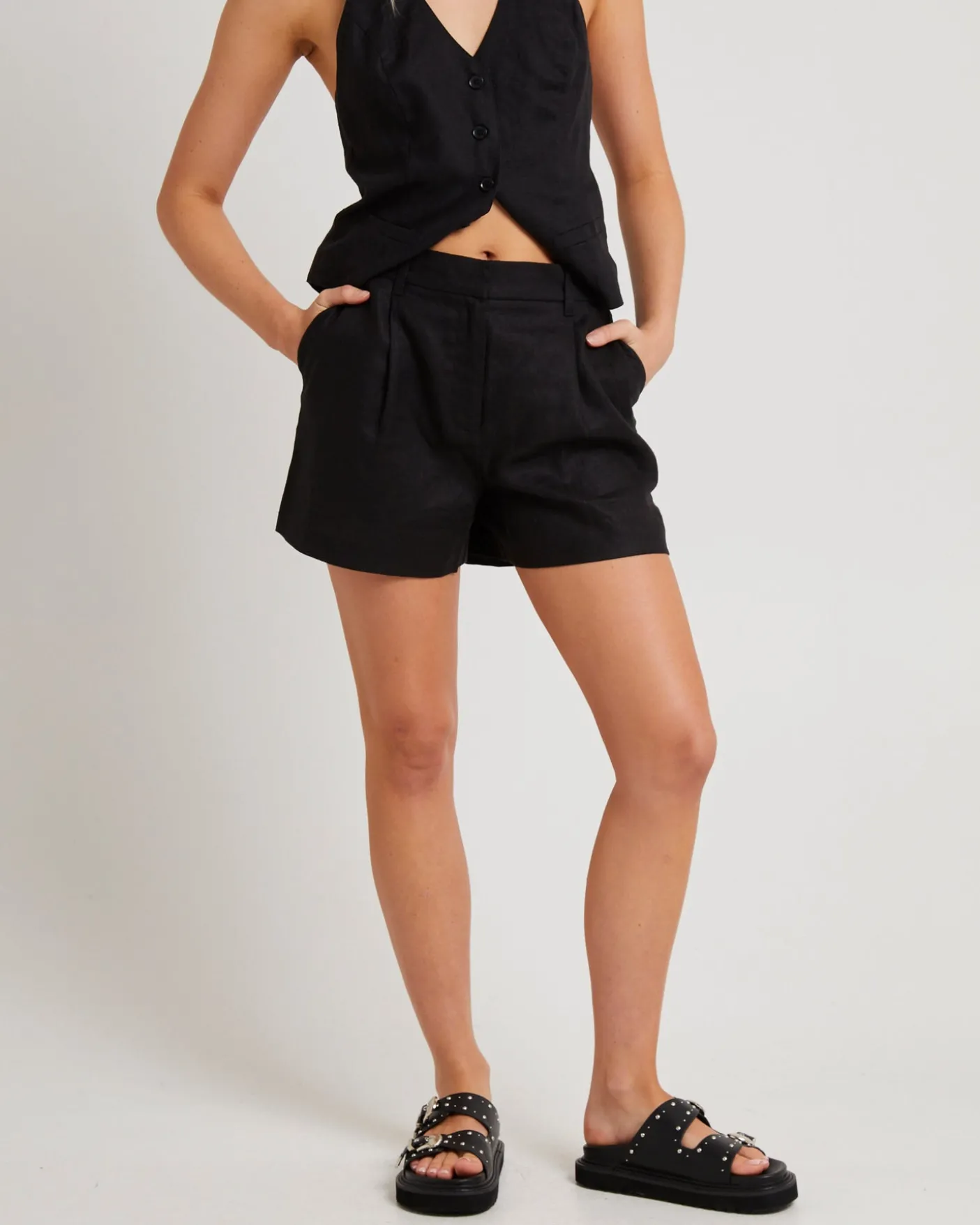 Lyla Linen Tailored Short