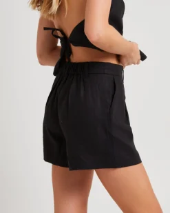 Lyla Linen Tailored Short
