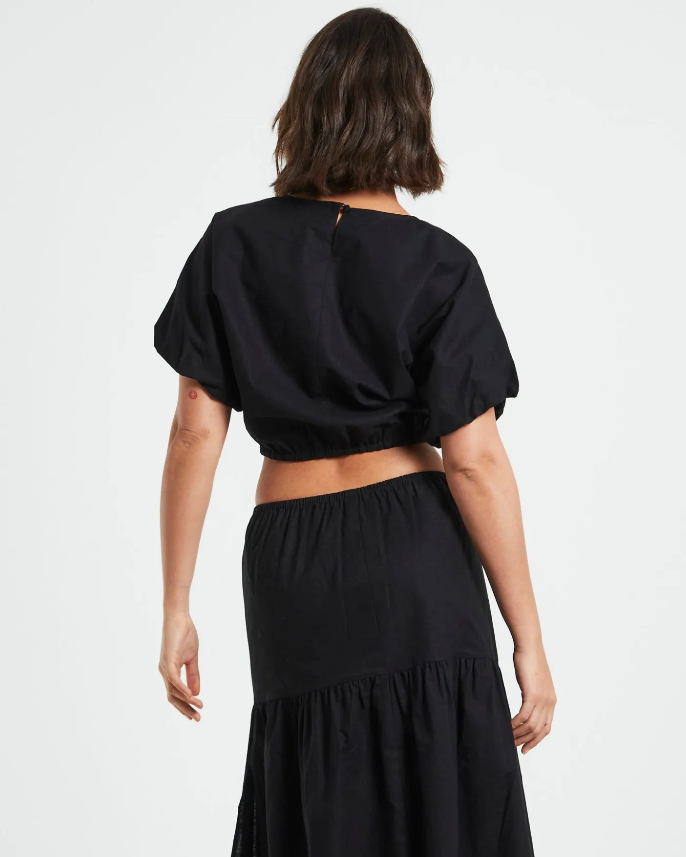 Melody Linen Puff Short Sleeve T-Shirt in Black