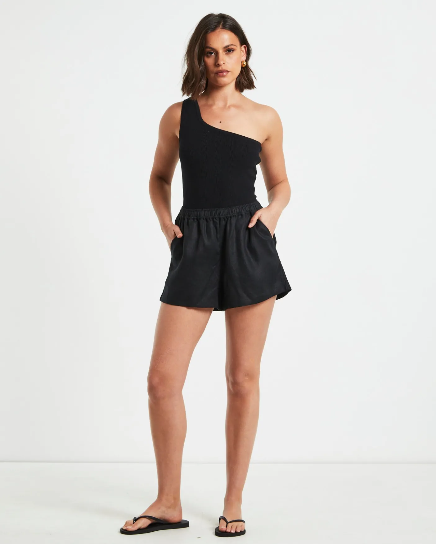 Tide Linen Shorts in Black