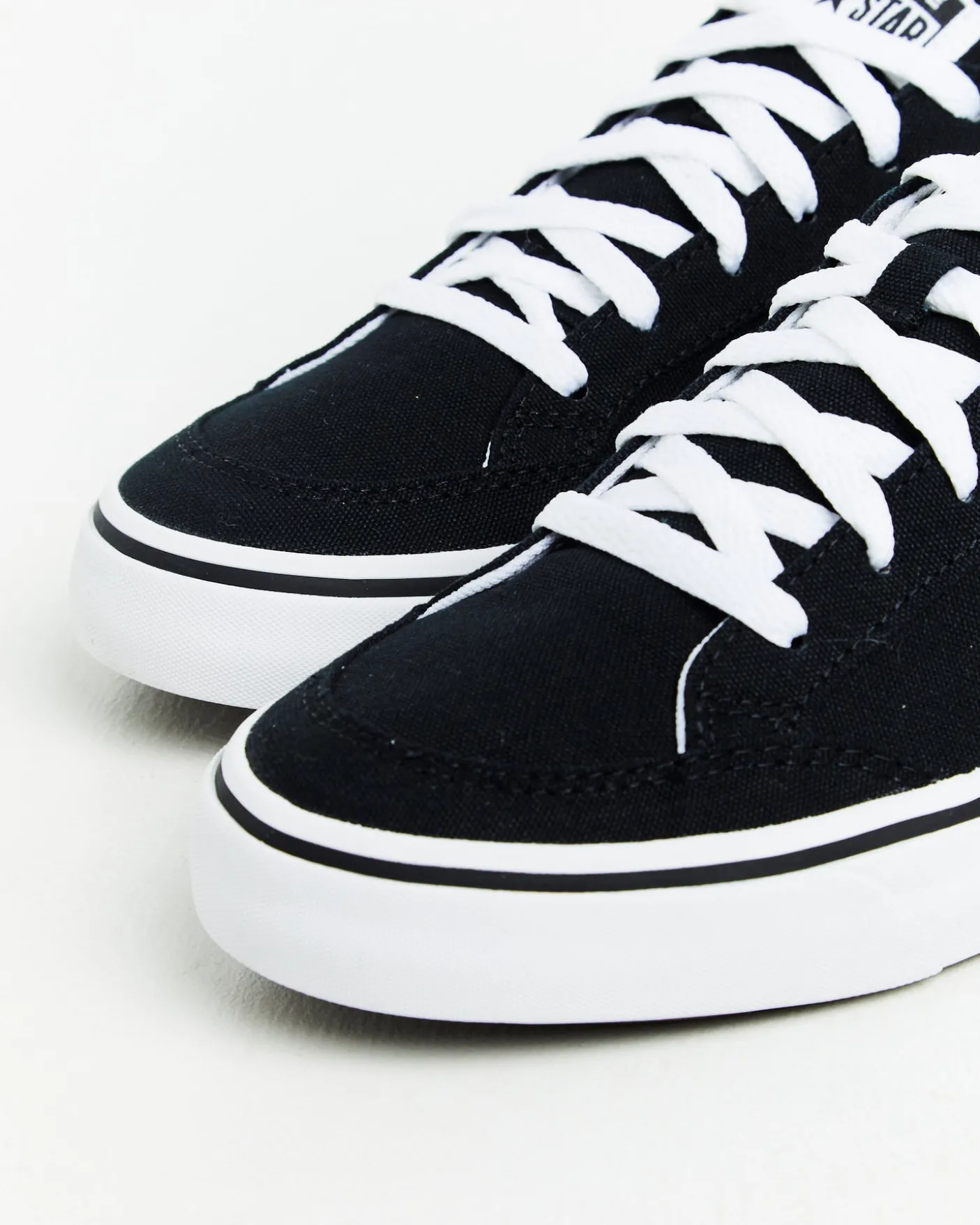 Tobin Canvas Ox Sneakers Black/White